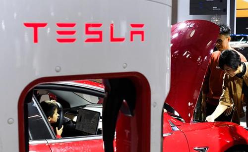 股價狂飆，券商緊急召開電話會議，特斯拉概念股投資風(fēng)口追不追？